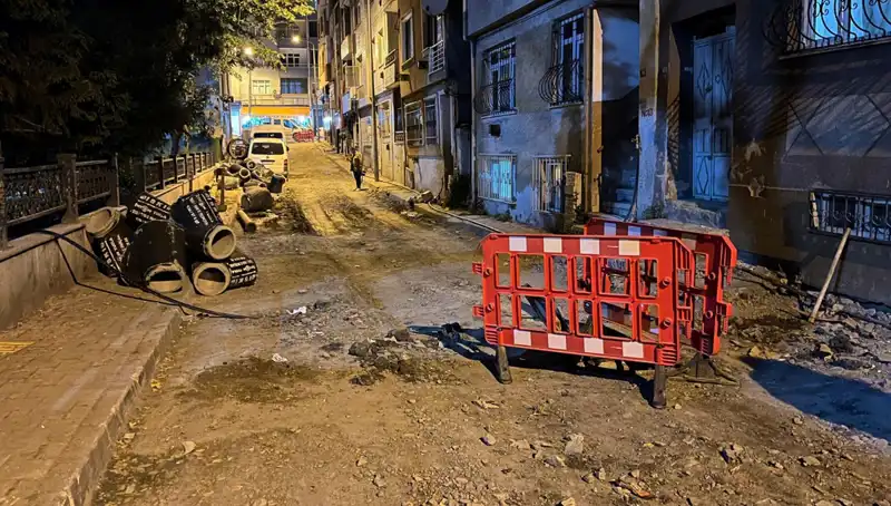 Bayrampaşa'da Altyapı Çalışmalarında Rögar Kapağı Patladı! Ne Olacak?