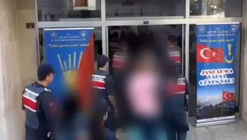 Türkiye Genelinde FETÖ'ye Yönelik Dev Operasyonda 65 Gözaltı