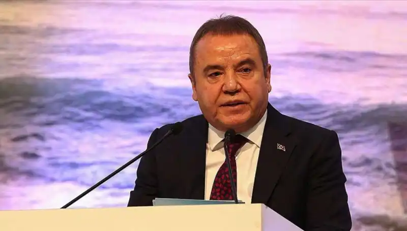 Antalya'nın Geleceğini Şekillendiren Lider: Muhittin Böcek Kimdir?