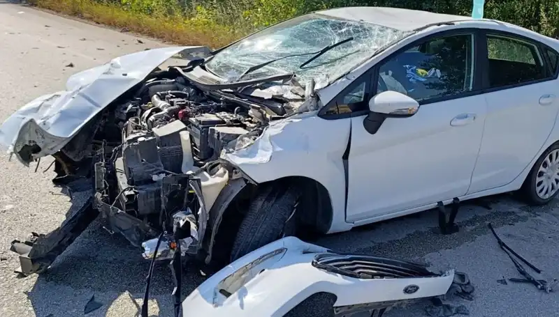 Çanakkale’de Trafik Kazası: Araçlar Çarpıştı, İki Kişi Yaralandı