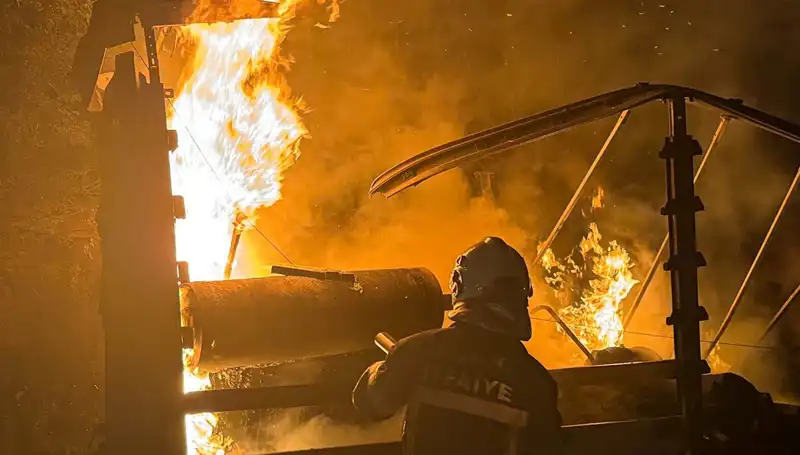 Tırda Patlayan Yangın, Ormanlık Alanda Büyük Tehlike Yarattı