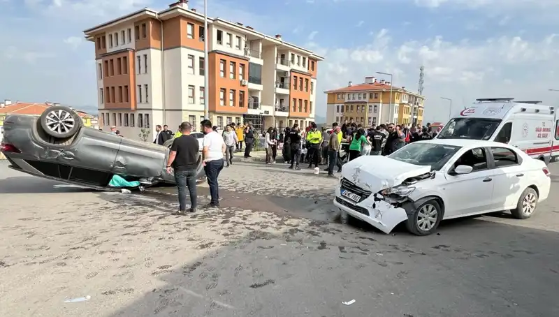Nurdağı'nda Korkunç Kaza: 6 Çocukla Birlikte 9 Kişi Yaralandı