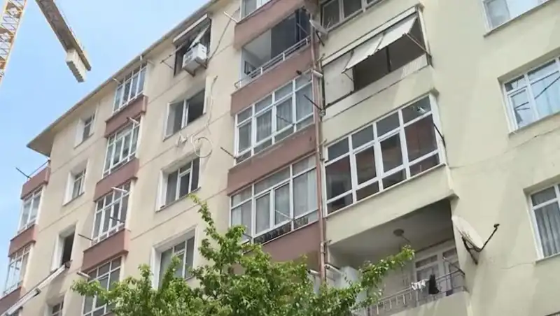İstanbul’da Kolonları Patlayan Sitede 96 Daire Acil Tahliye Ediliyor