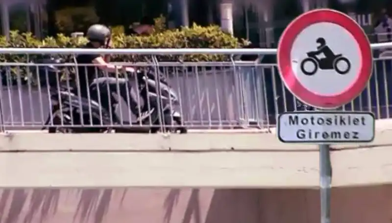 İstanbul’da Üst Geçitler Motokuryelerin İşgali Altında: Sorunun Arka Planı