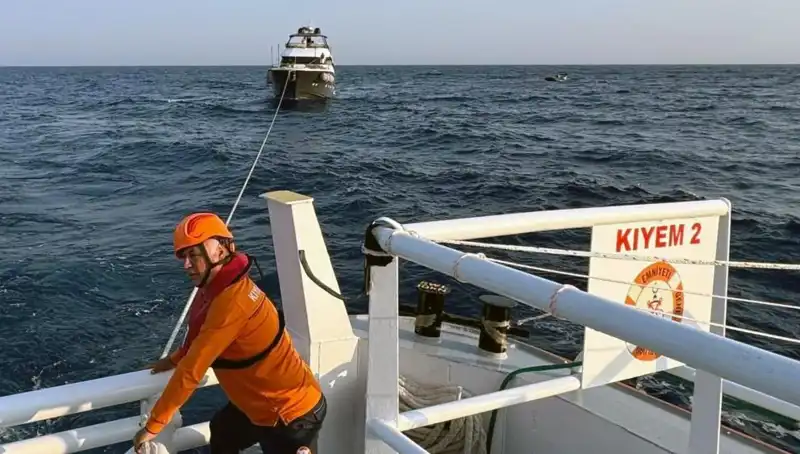 Marmaris Açıklarında Sürüklenen Tekneye Acil Yardım: Cansız Bedeni Kurtarıldı