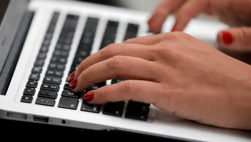 Laptop Mikrofonları Kapalıyken Bile Dinlenebilir: Gizliliğinizi Tehdit Eden Yeni Bir Tehlike