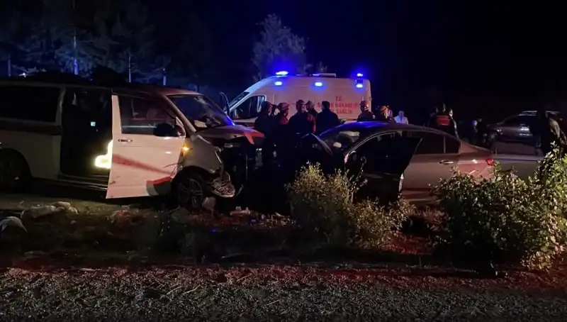 Üzücü Kaza: Ters Yolda Kafa Kafaya Çarpışma Can Aldı