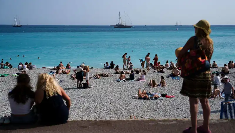 Fransa'da Yeni Sigara Yasağı: Park ve Plajda Ceza Uygulaması Başlıyor