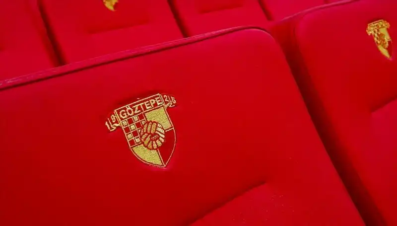 Göztepe, Yetenekli Forvet Junior Olaitan ile Sözleşme İmzaladı