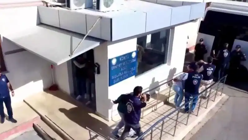 Türkiye’nin 10 İlinde Dolandırıcılık Şebekesine Çöküş: 13 Kişi Tutuklandı
