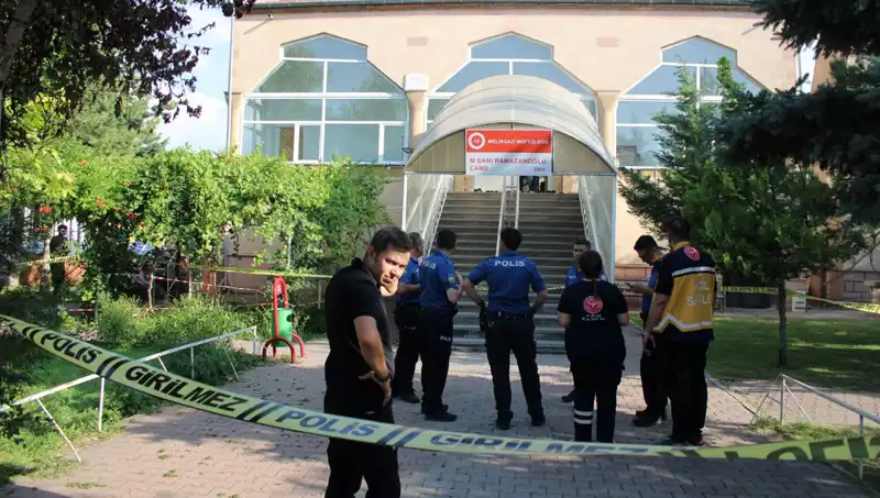 Kan Donduran Olay: Namazda Boğazını Kestiği Husumetlisi Hayatını Kaybetti