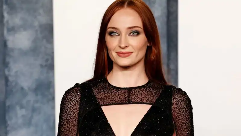 Sophie Turner'ın Sosyal Medyada Tepki Gösterdiği O Yorum Nedir?