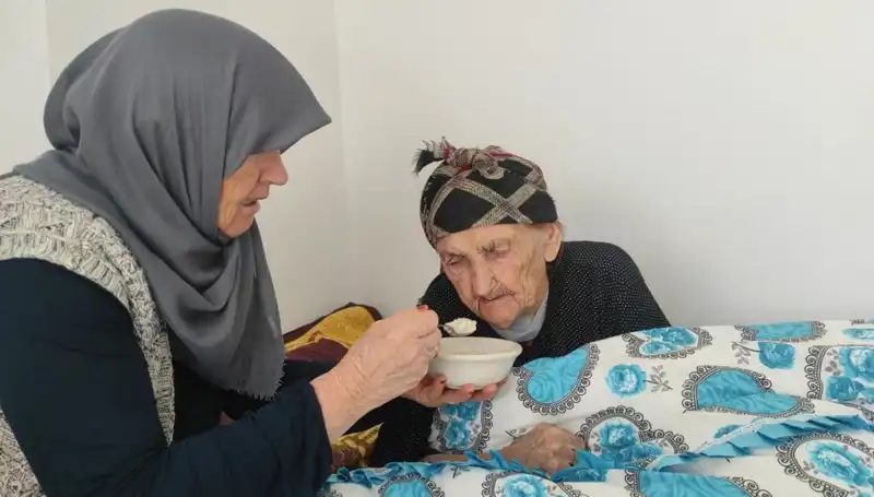 102 Yaşındaki Kezik Nine: Hayatında Hiç Doktora Gitmeyen Yaşlı Kadının Sırrı Ne?