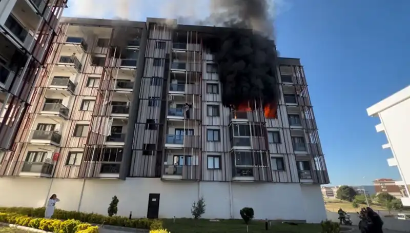 Çanakkale'de Yangın Paniği: Geceyi Alevlerle Geçirenler Ne Yaşadı?