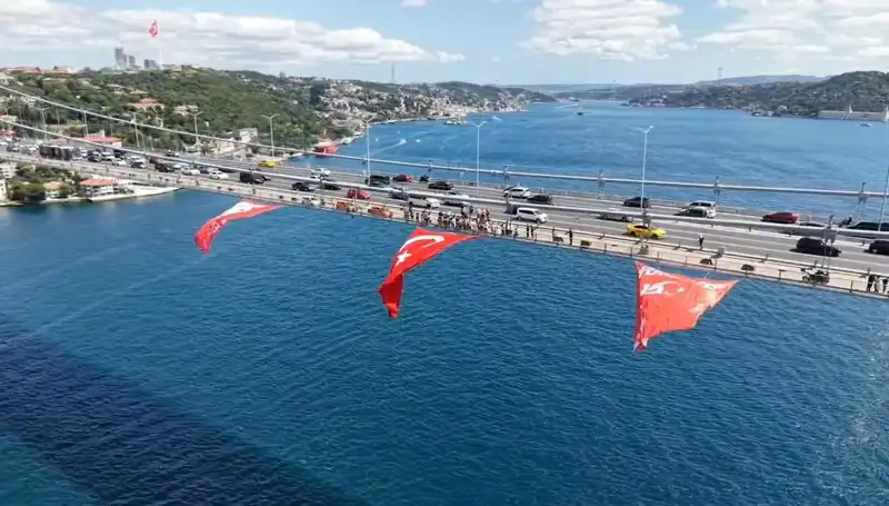 Türk Bayrağı, İkonik Köprüde Gururla Dalgalanıyor
