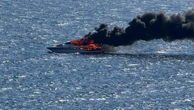 İzmir'de Motoryat Alev Alev: Yangın Sonrası Korkulu Anlar