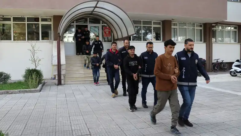 Edirne ve Kırklareli'nde Kaçak Göçmen Operasyonunda 100'den Fazla Gözaltı