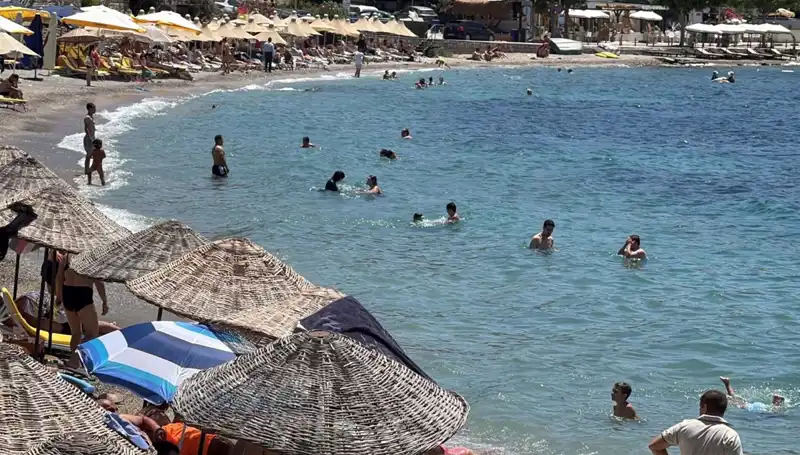 Sıcak Havada Serinlemek İçin Sahil Akını: 36 Dereceye Ulaştı!