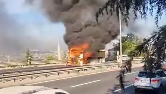 D-100 Karayolu'nda Meydana Gelen TIR Yangını Trafiği Felç Etti