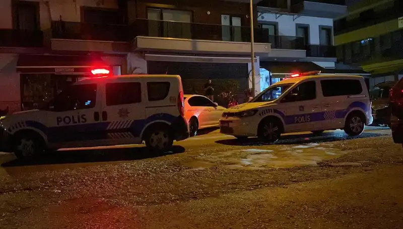Kocaeli’de Gençler Arasında Bıçaklı Kavga: 2 Yaralı ve İhbar Üzerine Olay Yeri İncelemesi