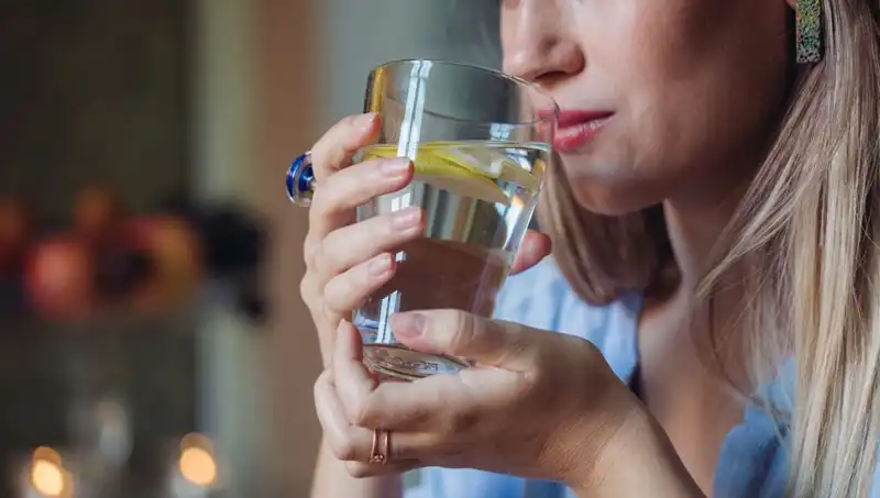 Aç Karnına 1 Litre Su İçmek: Vücudumuza Sağladığı Faydalar