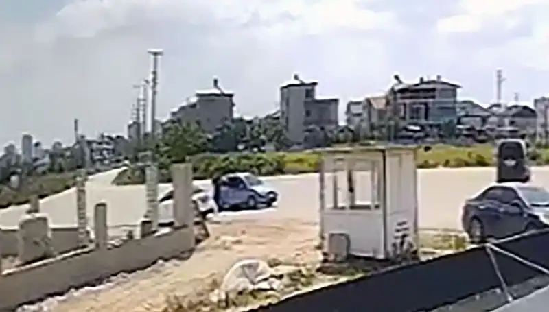 Park Halindeki Araçlardan 450 Bin Lira Hırsızlık: Güvenlik Kameraları İnceleniyor