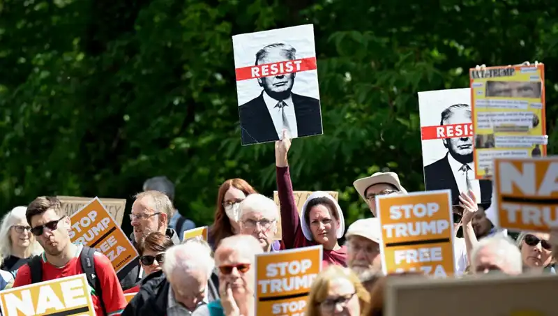 Trump İskoçya’da Golf Oynarken Protesto Edildi: Gözler Yine Üzerinde