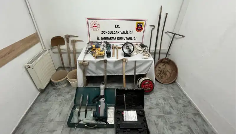 Çaycuma'da Tarih Peşinde Koşan 5 Kaçak Kazıcı Yakalandı