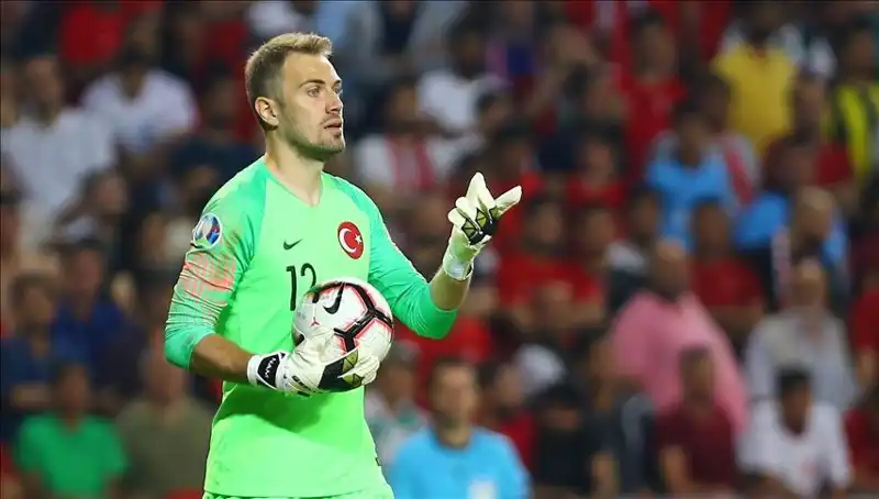 Mert Günok Futbolu Bırakma Yaşını Açıkladı: Hayranlarını Şok Eden Açıklama!