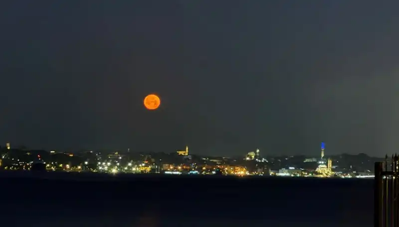 İstanbul’da "Çilek Dolunayı" Yıldızların Altında Görsel Bir Şölen Sunduk!