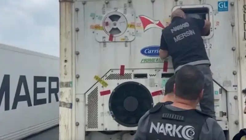 Mersin'de Uyuşturucu Operasyonunda Yüzlerce Kilo Elde Edildi