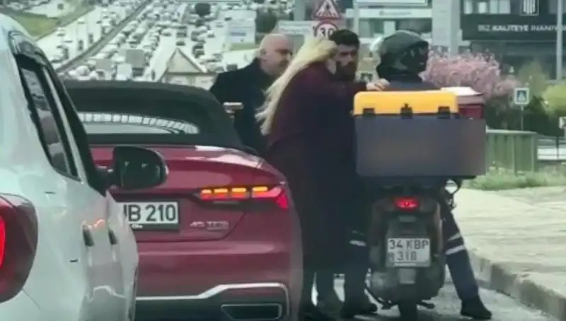 D-100'de Motokuryeye Silah Çeken Sürücüde Şok Gelişme!