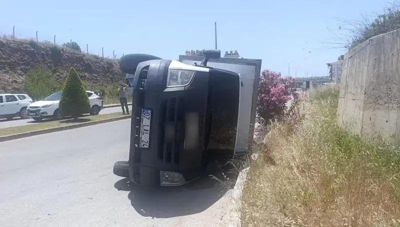 Hafif Ticari Araç, Kamyoneti Devrildi: Detaylar ve Son Gelişmeler