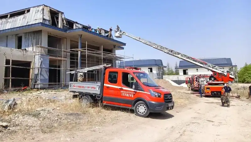 Ankara Gölbaşı'nda Villaların Bulunduğu Alanda Yangın Paniği