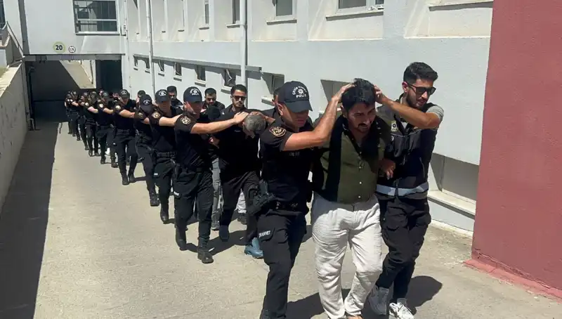 Adana'da 825 Kilogram Eroin Operasyonu: 16 Şüpheli Tutuklandı