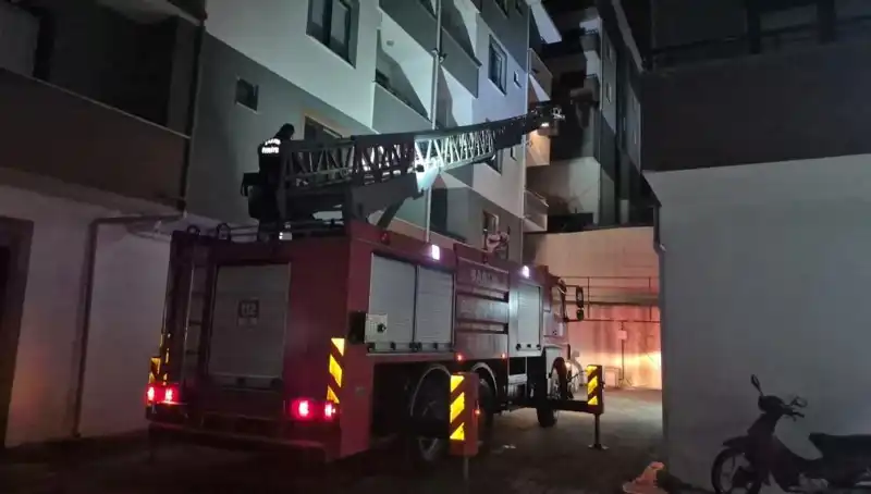 Uyuyakalan Çocuk, Mahallenin Gece Saatlerini Renklendirdi!