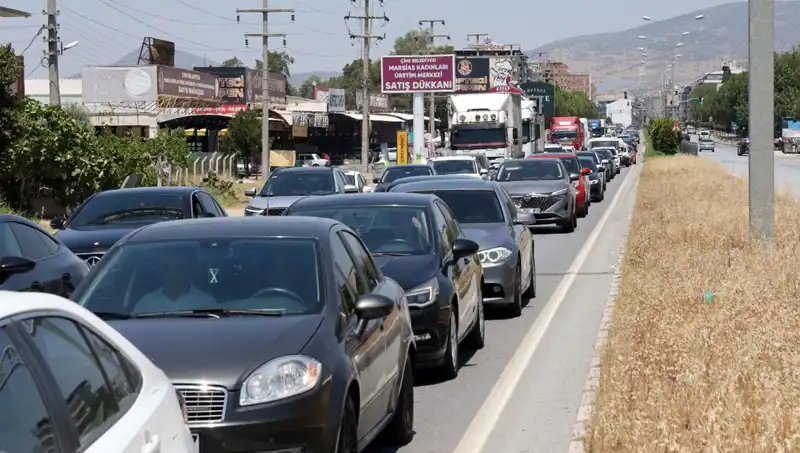 Aydın ve Muğla Arasında Yüzlerce Araç Bekliyor: 60 Kilometrelik Kuyruk Oluştu!