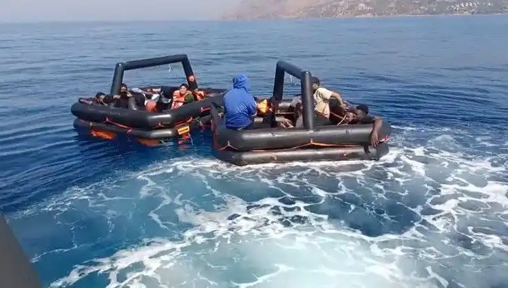 Ayvacık'ta 19 Kaçak Göçmenin Dramı: Yaşanan Kurtarma Operasyonu