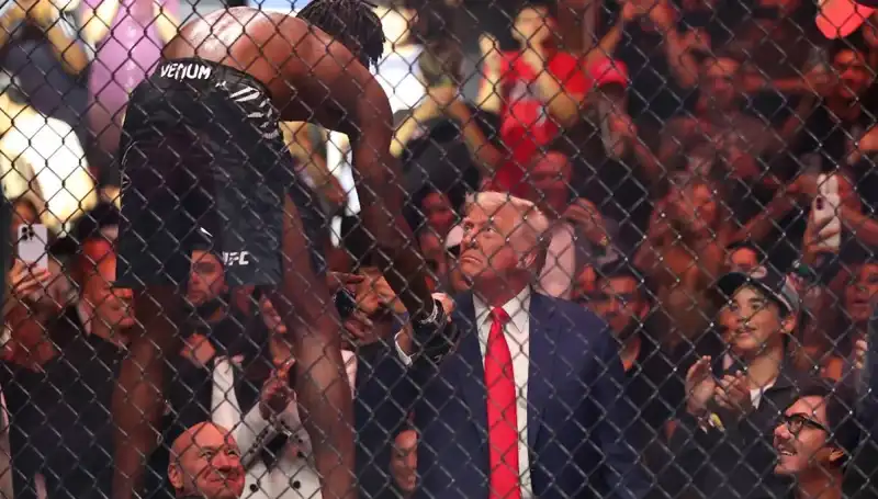 Trump'tan Sürpriz Açıklama: Beyaz Saray Bahçesinde UFC Maçı Düzenleyecek!