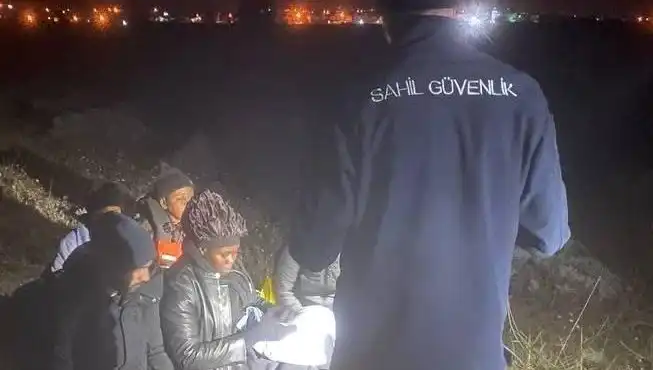 İzmir'de Düzensiz Göçmen Yakalanmaları Artırken, Yeni Önlemler Alınıyor