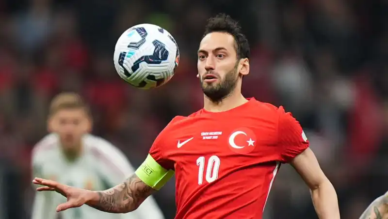 Fenerbahçe’nin Hakan Çalhanoğlu Teklifinde Mourinho İle Müzakereler Başladı!