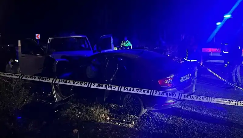 Minibüs Ters Şeritte Kaza Yaptı: 1 Kişi Hayatını Kaybetti, 8 Yaralı Var