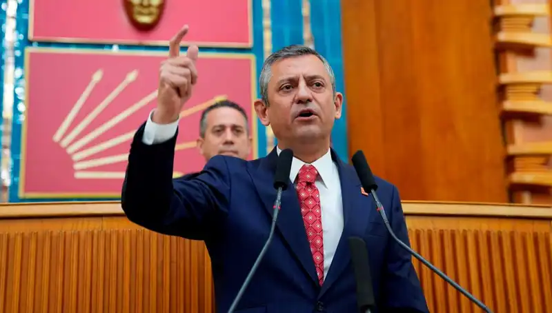Özgür Özel'den İBB Soruşturmasına Sert Tepki: Kamuoyunu Bilgilendireceğim