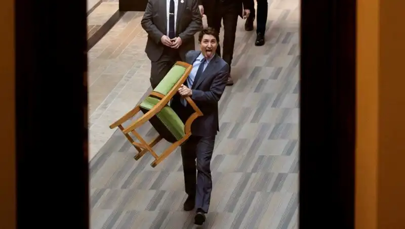 Trudeau'nun Sandalyesiyle Gelişi: Halktan Güncel Eleştiriler