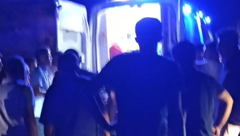 Otomobil Uçuruma Yuvarlandı: Sürücü Kazadan Sonra Hayatta Kaldı