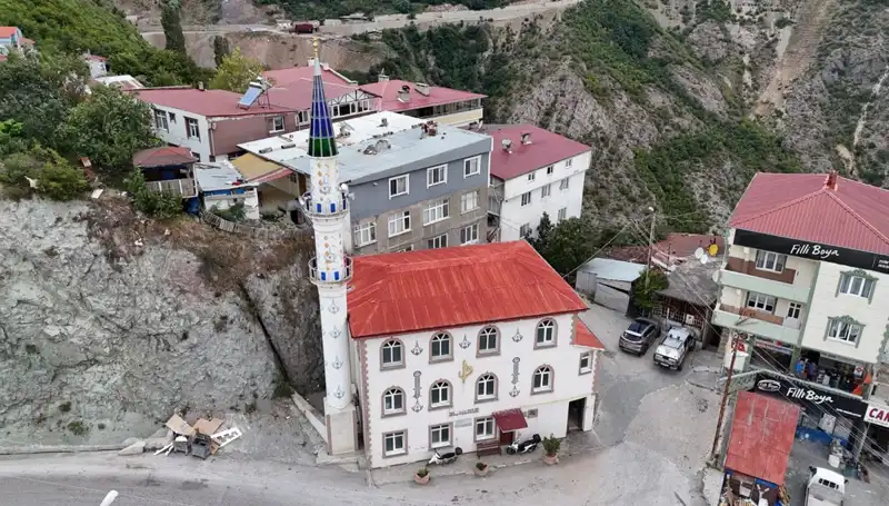 Yurdun Dört Bir Yanından Çelik Minare Siparişleri: Maliyet 500 Bin Lira!