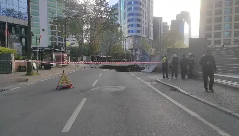 Sarıyer'de Yol Çökmesi: Kapatılan Caddeyle İlgili Tüm Detaylar