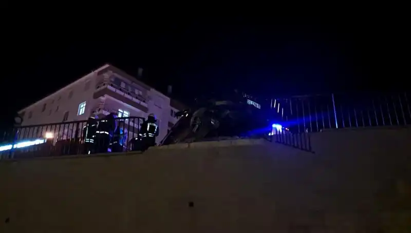Bariyere Çarpan Araç Kontrolden Çıktı, Şok Anlar Yaşandı