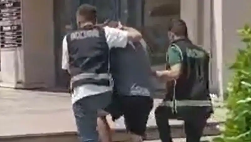 Vatandaşlıkla Sorun Yaşayan Turiste Şok! Sahte Dövizle Ülkemizden Sınır Dışı Edildi