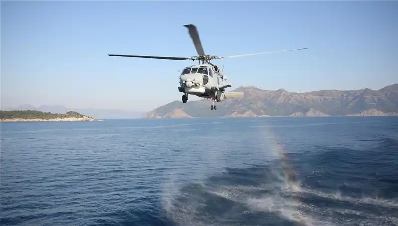 Askeri Helikopter Deniz Yüzeyine Acil İniş Yaptı: Olayın Detayları!